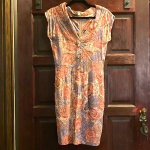 Many Belles midi dress form fitting floral pattern vintage inspired pockets smal
